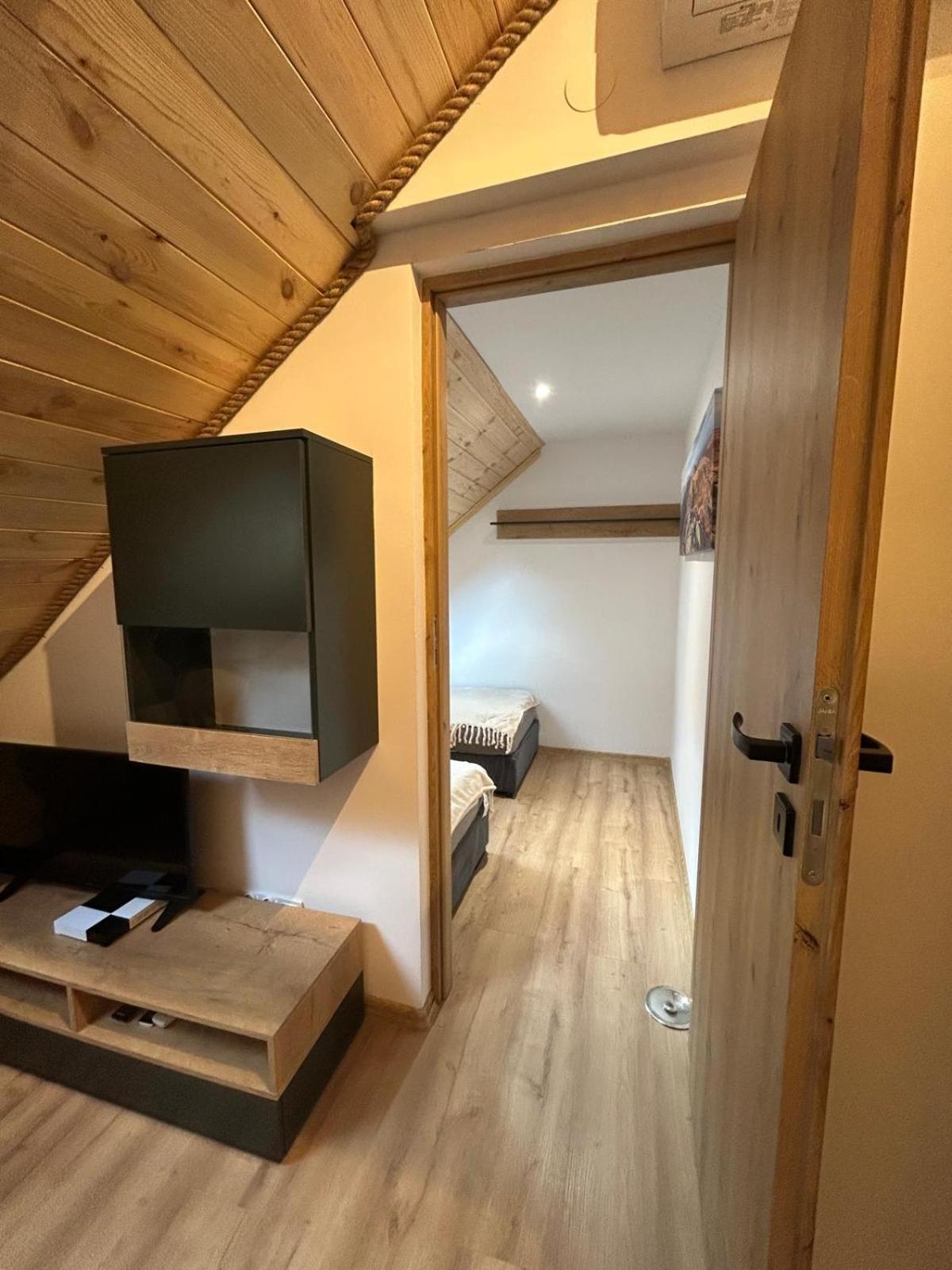 Poloninka Hotel Ustrzyki Górne Екстериор снимка